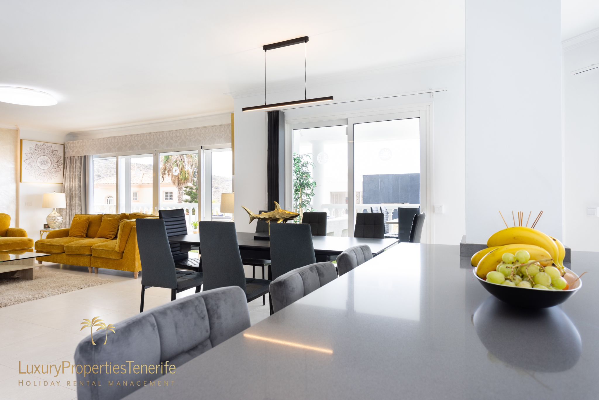 Vila Tropical — living